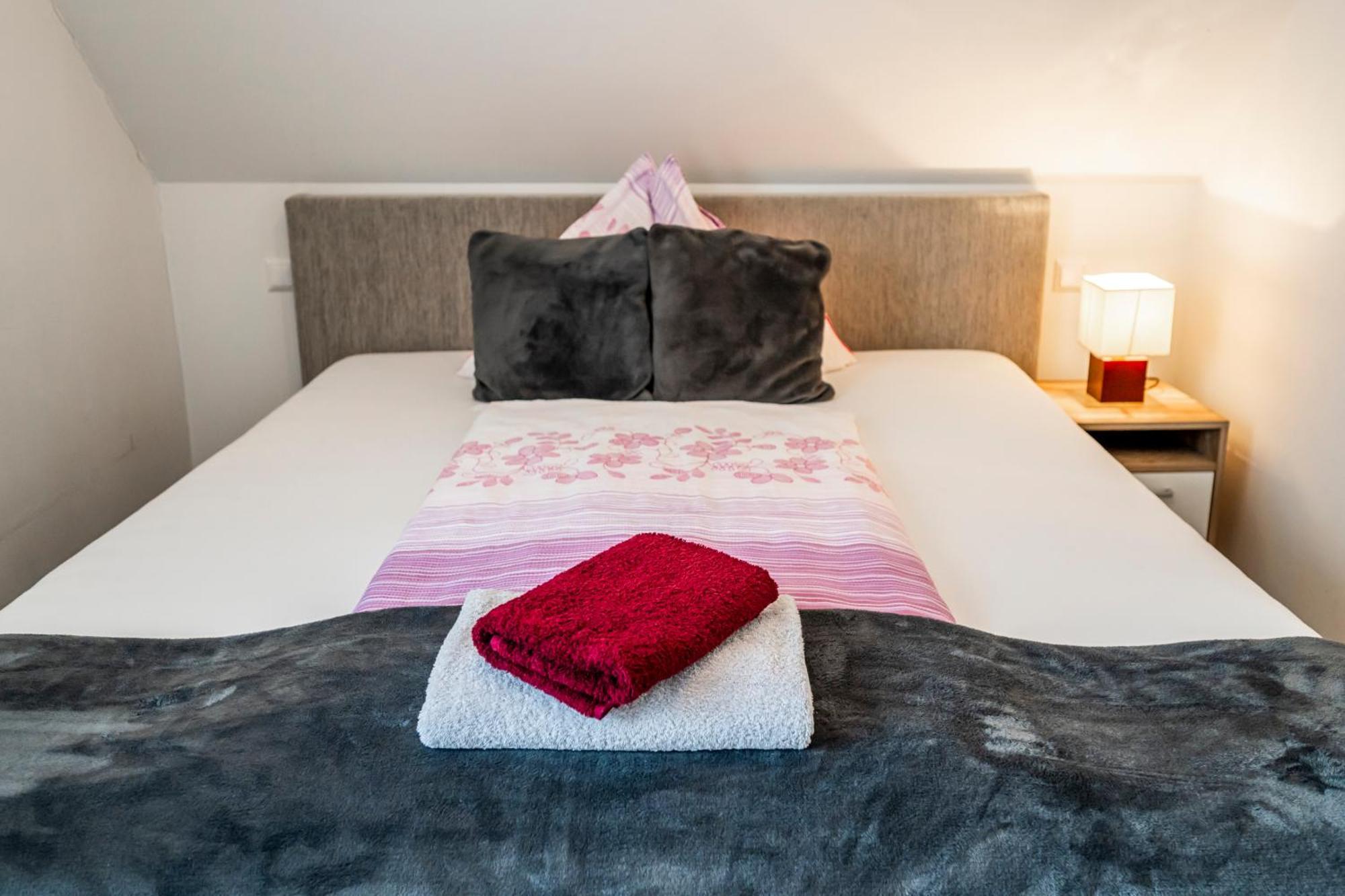 Die Schlafstube - Bed & Breakfast Цельтвеґ Екстер'єр фото