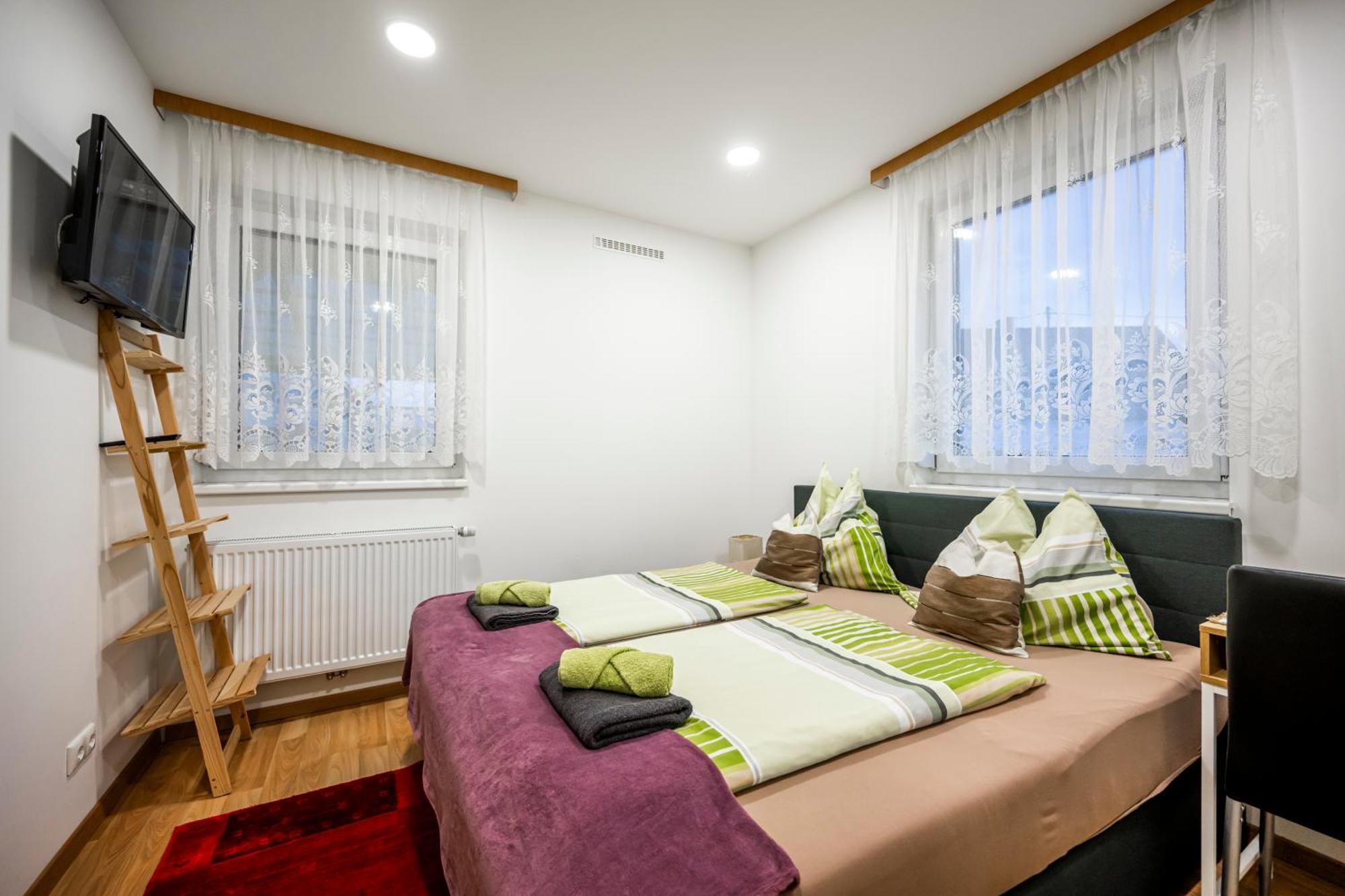 Die Schlafstube - Bed & Breakfast Цельтвеґ Екстер'єр фото