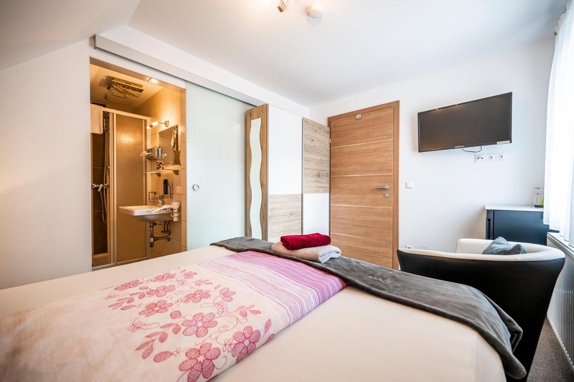 Die Schlafstube - Bed & Breakfast Цельтвеґ Екстер'єр фото